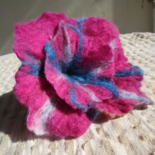 felted flower brooch -Mary Jane-